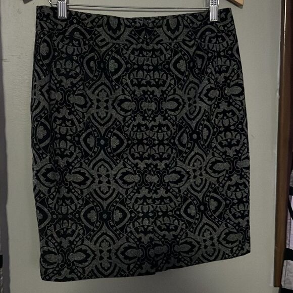 Ladies ANN TAYLOR Poly Wool lined Skirt size 8p like new - Picture 4 of 8